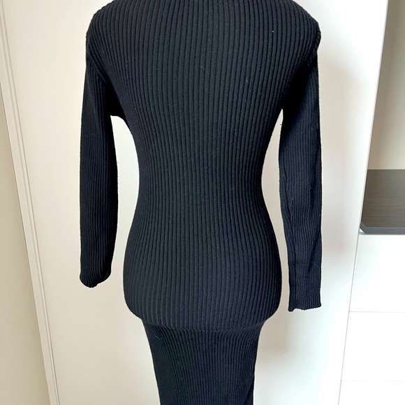 Classic black stetchy dress, long sleeve, size small, cross over in the front. - Picture 3 of 4